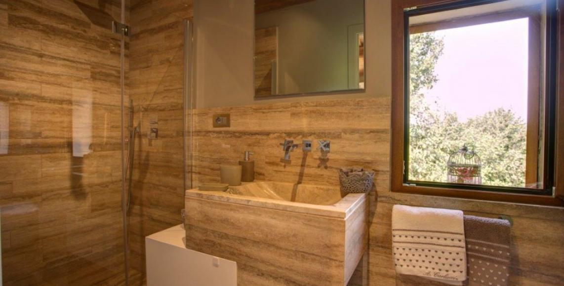 mini suite riserva travertine bath